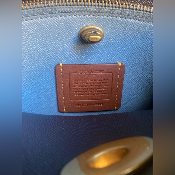 Coach Crossbody - Picture 3 of 4